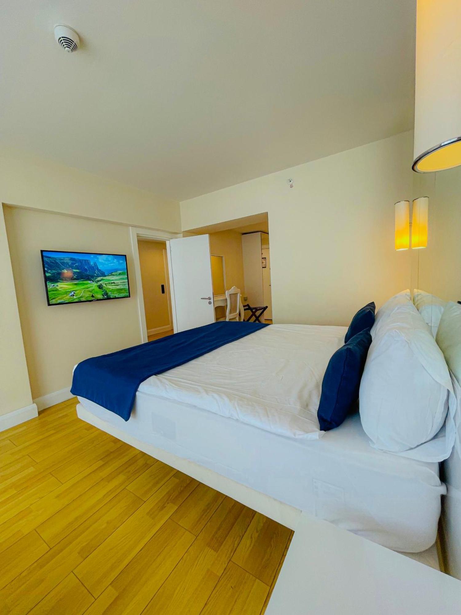 Luxury Batumi Hotel Екстериор снимка