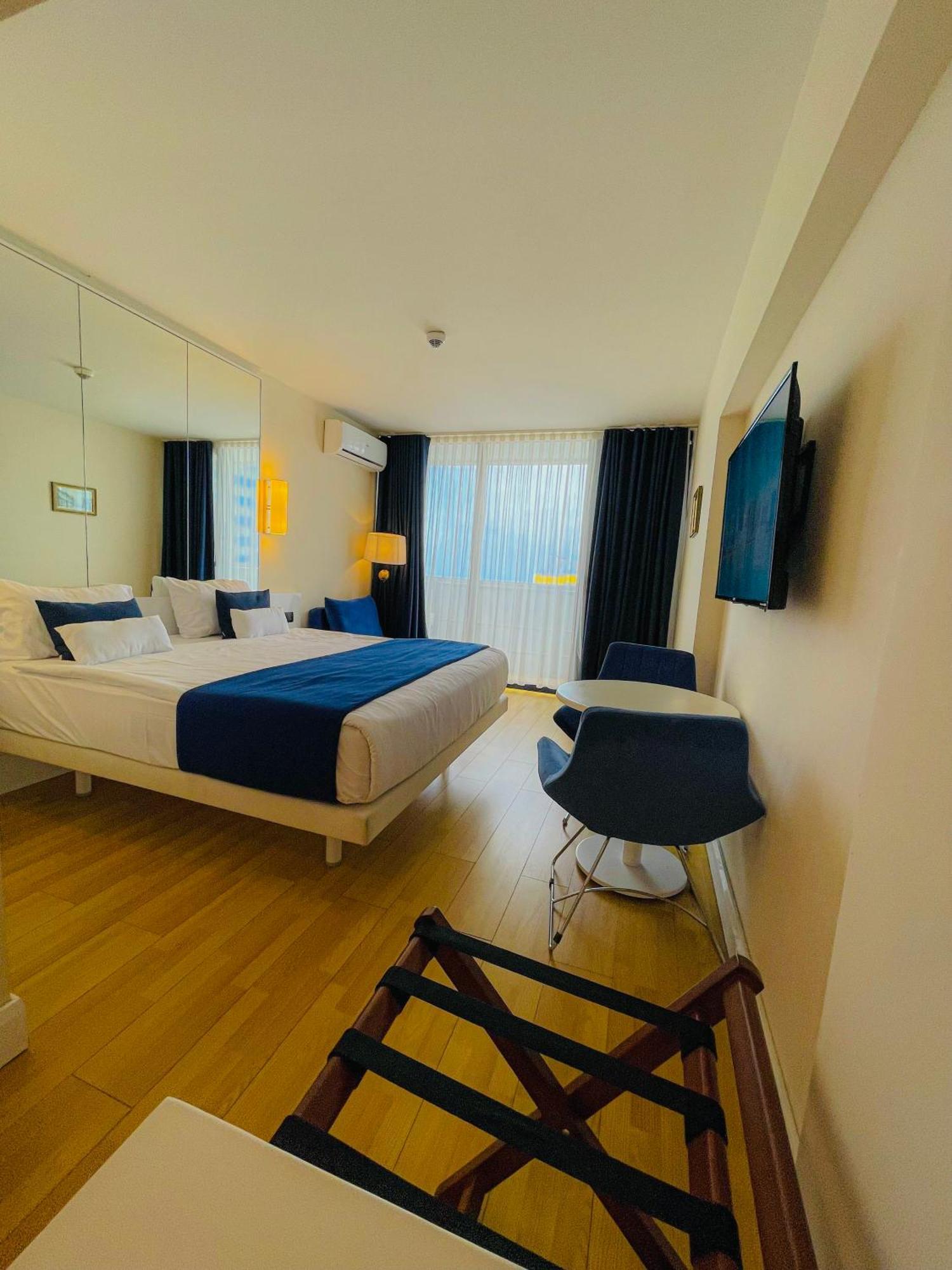 Luxury Batumi Hotel Екстериор снимка
