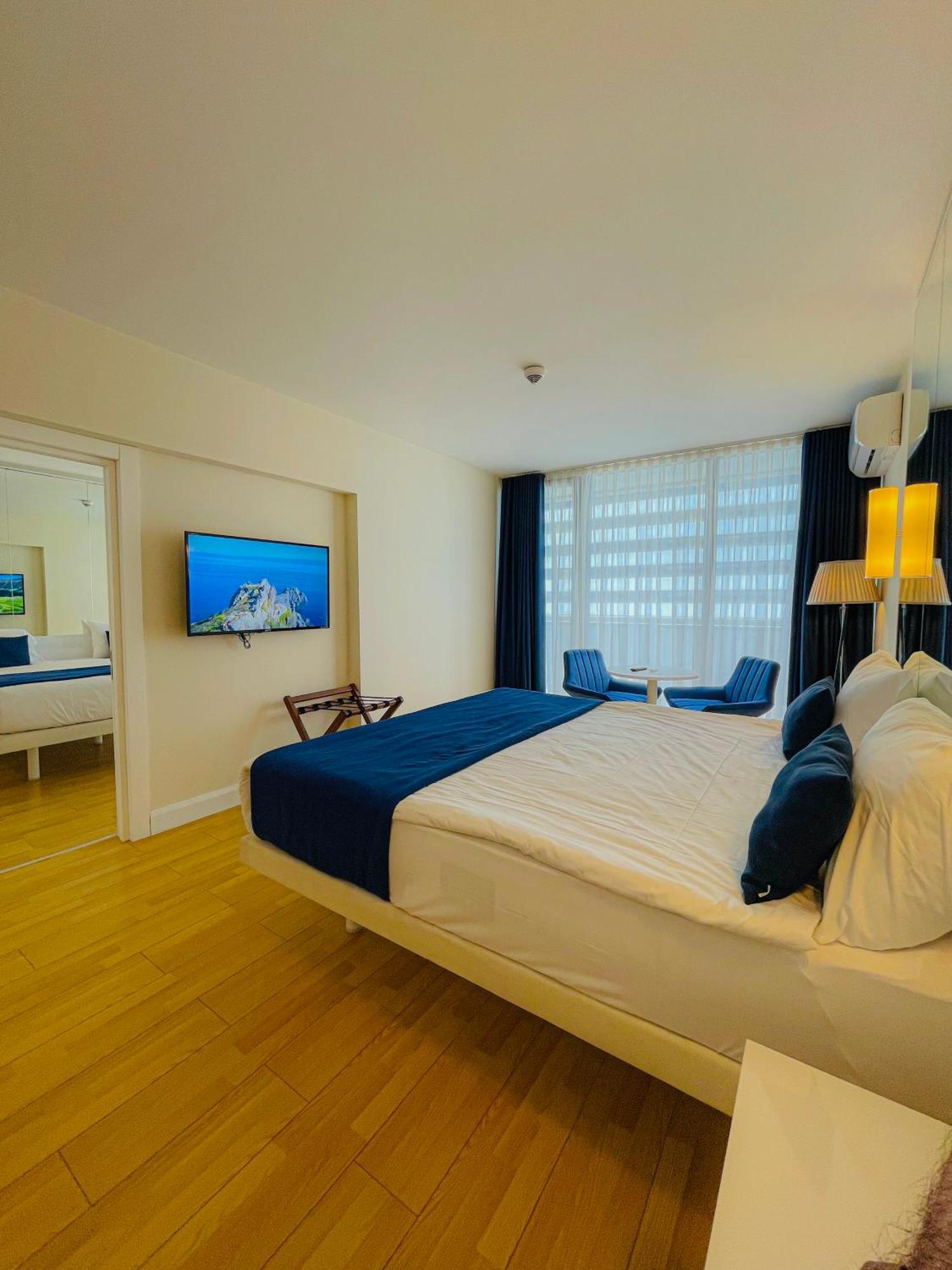 Luxury Batumi Hotel Екстериор снимка