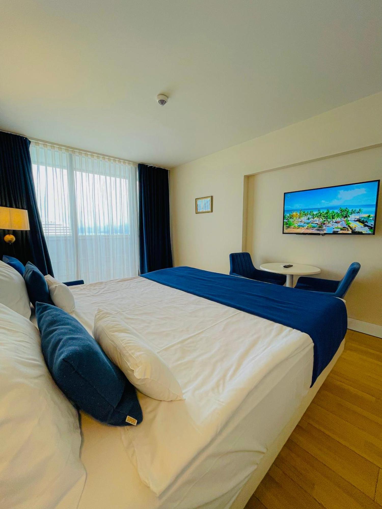 Luxury Batumi Hotel Екстериор снимка