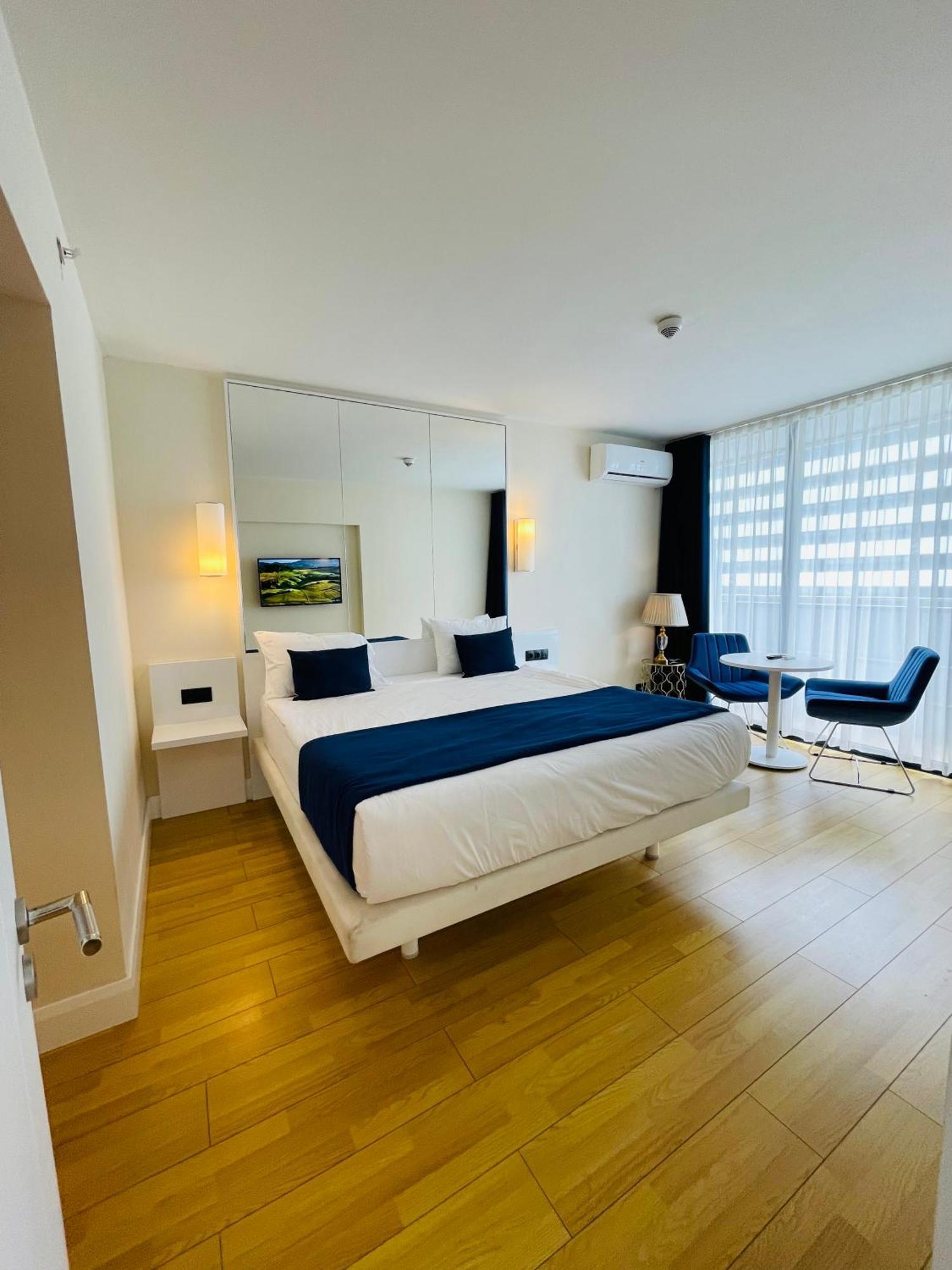 Luxury Batumi Hotel Екстериор снимка