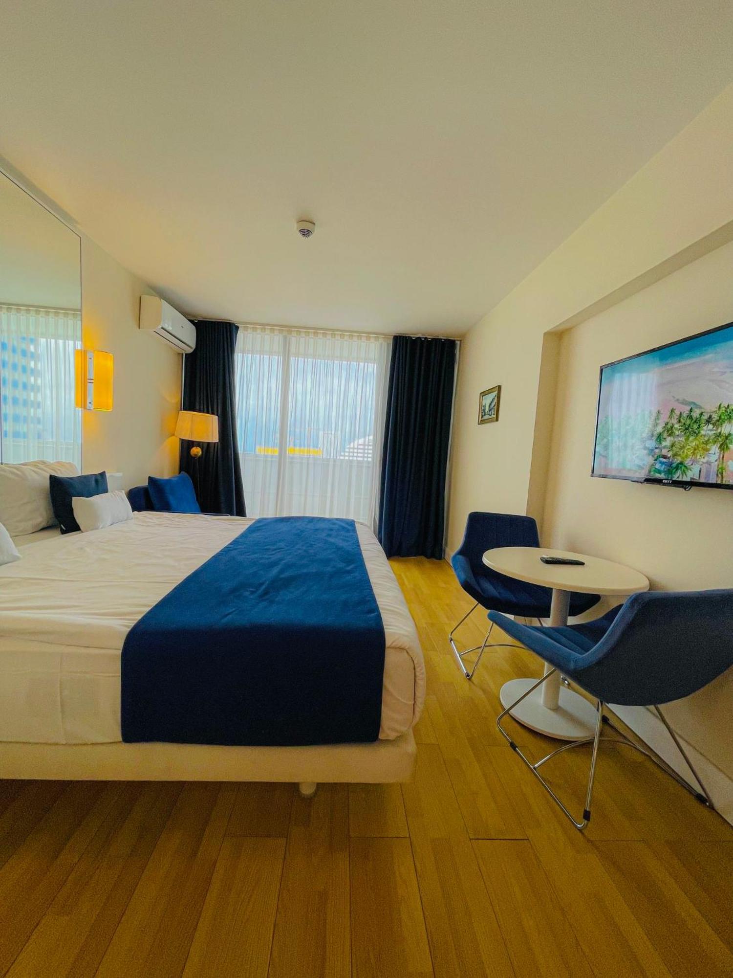 Luxury Batumi Hotel Екстериор снимка