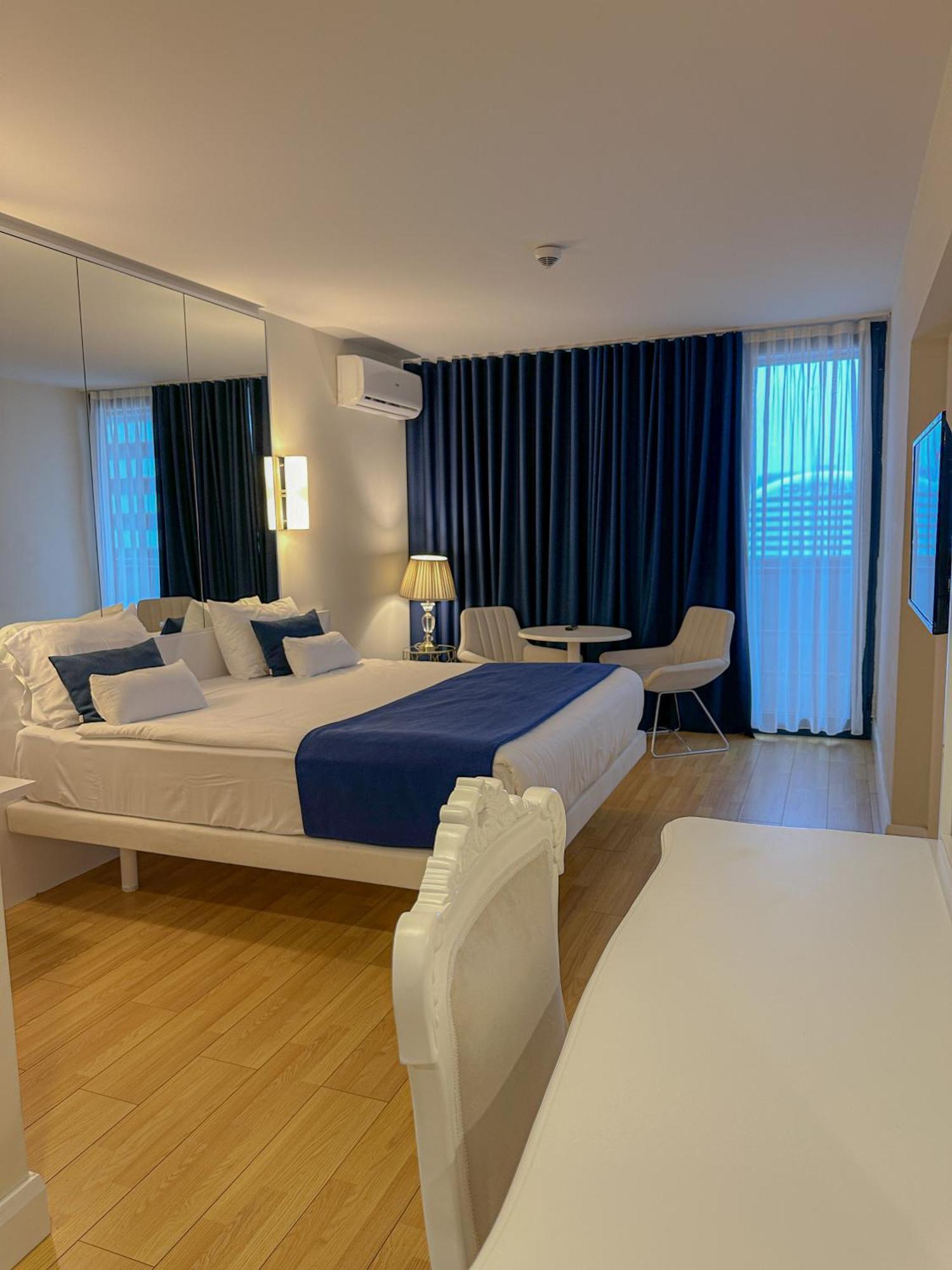 Luxury Batumi Hotel Екстериор снимка
