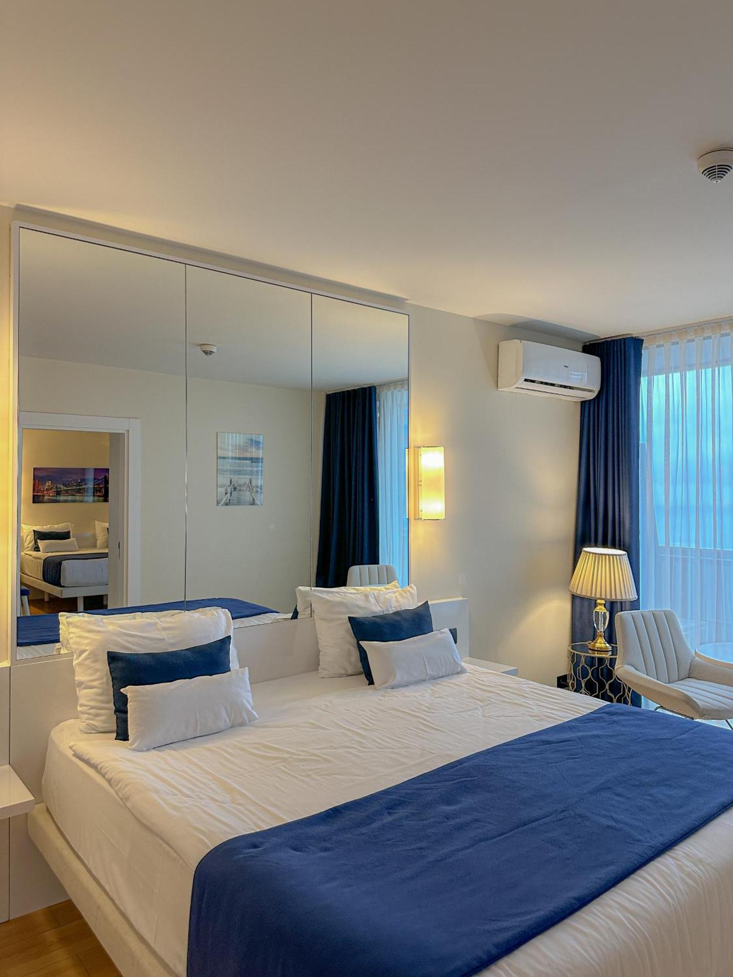 Luxury Batumi Hotel Екстериор снимка