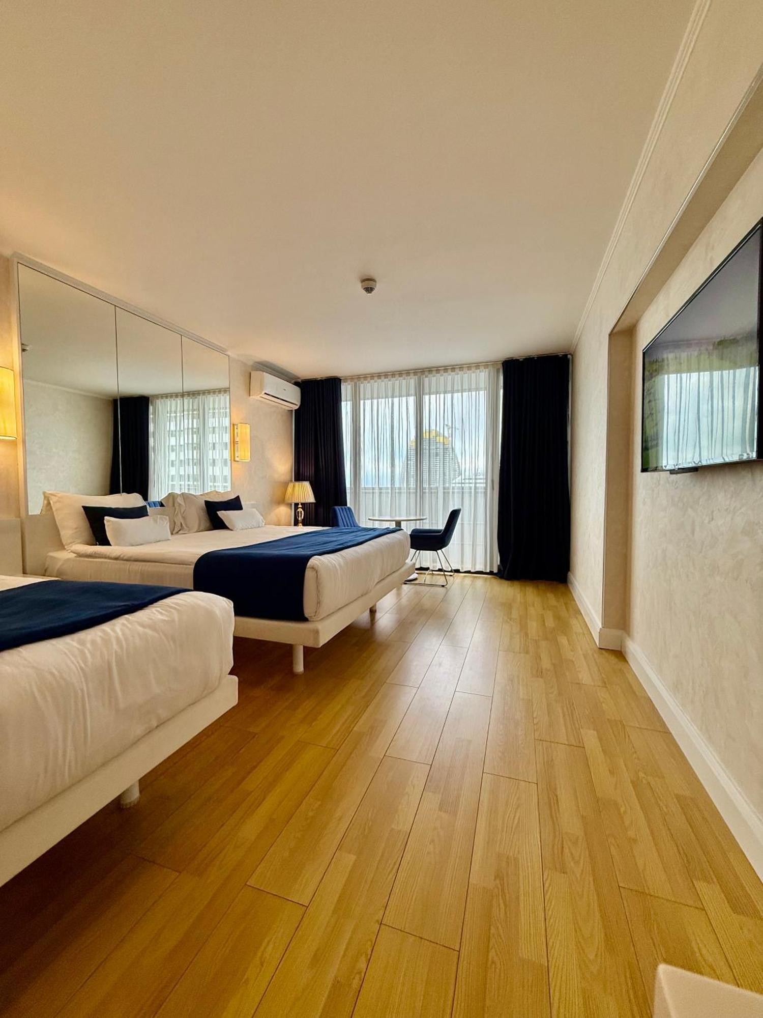 Luxury Batumi Hotel Екстериор снимка